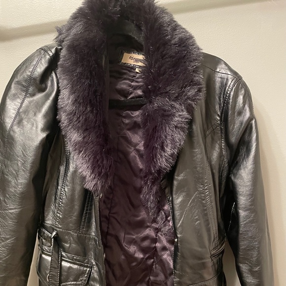 Woman’s jacket - Picture 1 of 6